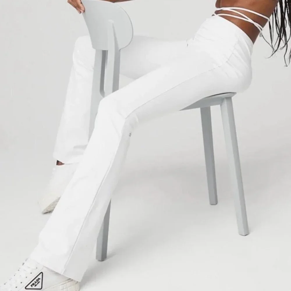 NWT ALO Airbrush High Waist Cinch Flare Legging in White XS